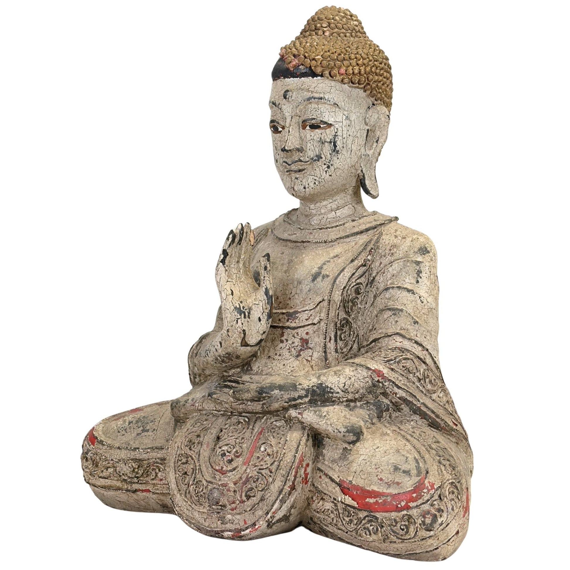Detail van de elegant opgeheven rechterhand in de Vitarka mudra van onderwijzing en spirituele discussie