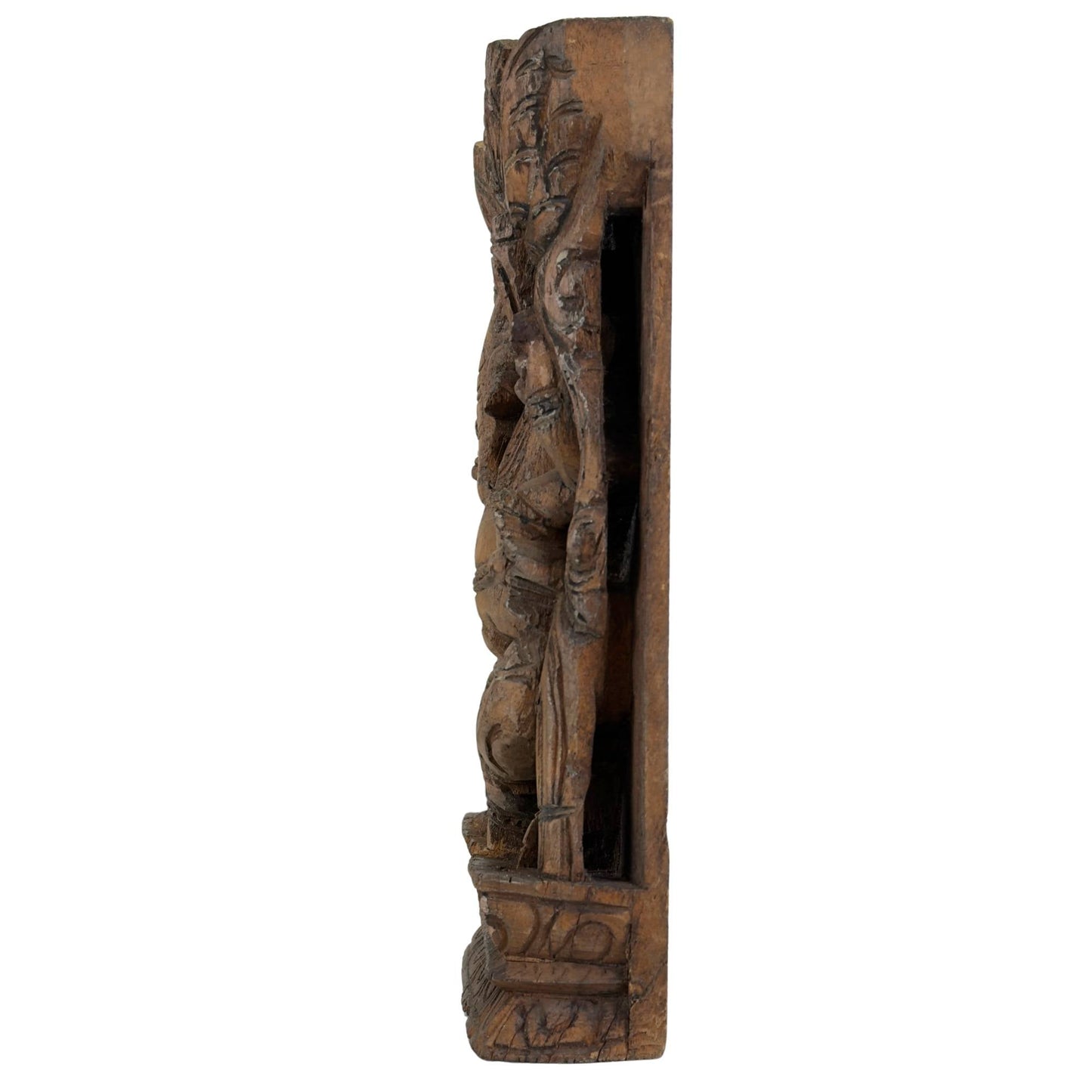 Indiaas tempelreliëf met Ganesha uitgevoerd in massief hout